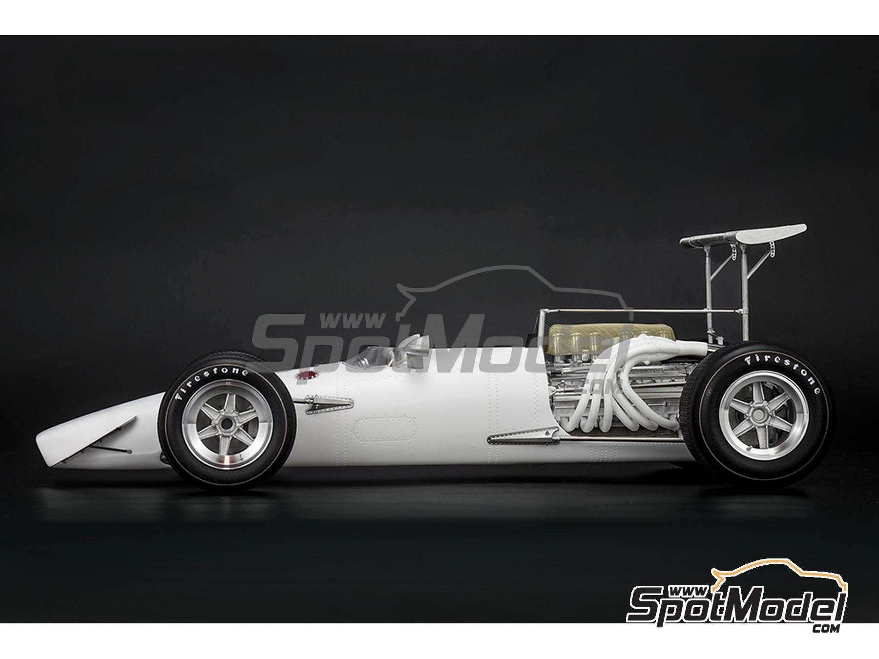 Model Factory Hiro K828: Car scale model kit 1/12 scale